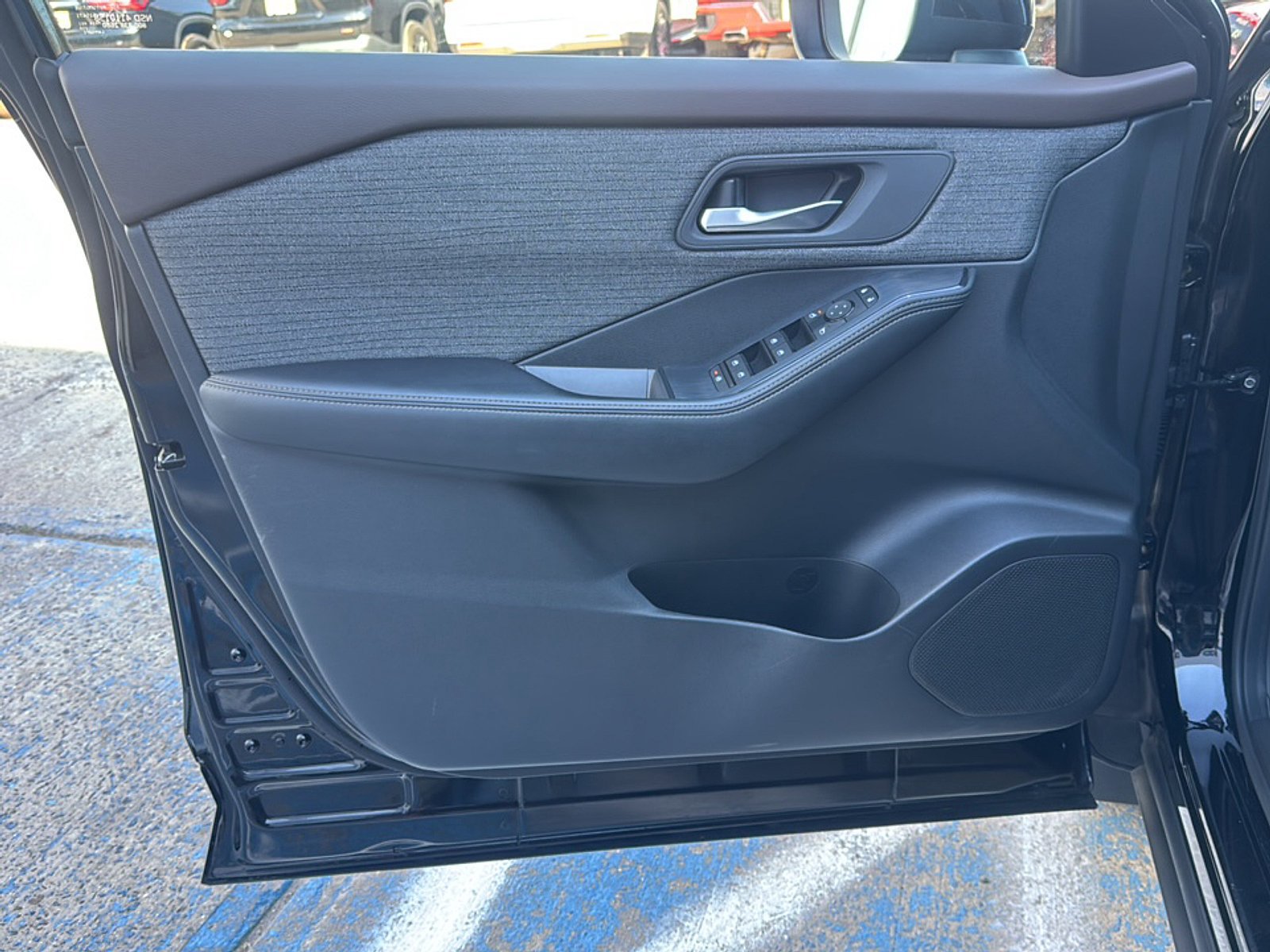 Used 2023 Nissan Rogue SV AWD/4WD image 15