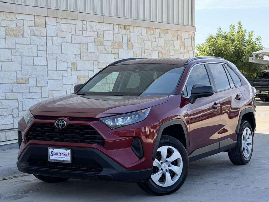 Used 2020 Toyota RAV4 LE FWD image 2