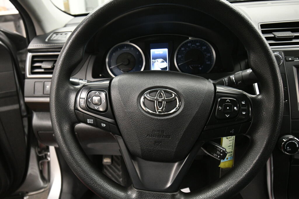 Used 2017 Toyota Camry LE image 13