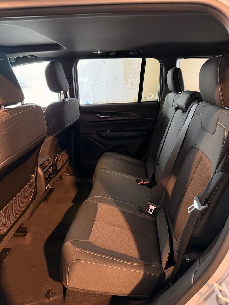 New 2025 Jeep Grand Cherokee Laredo X w/ Luxury Tech Group I image 16