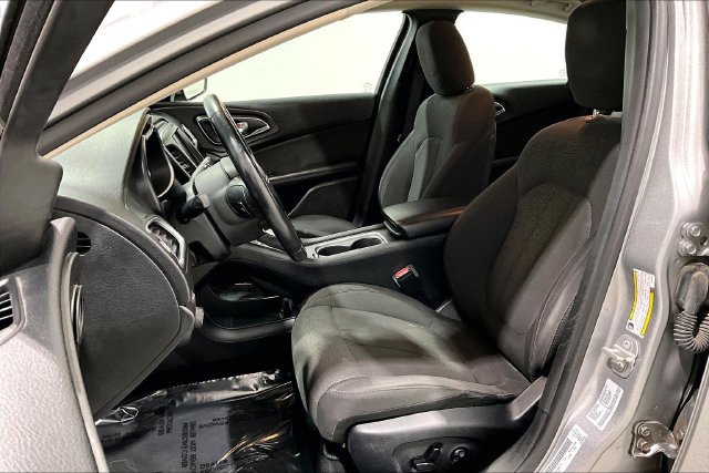 Used 2016 Chrysler 200 Limited FWD image 27