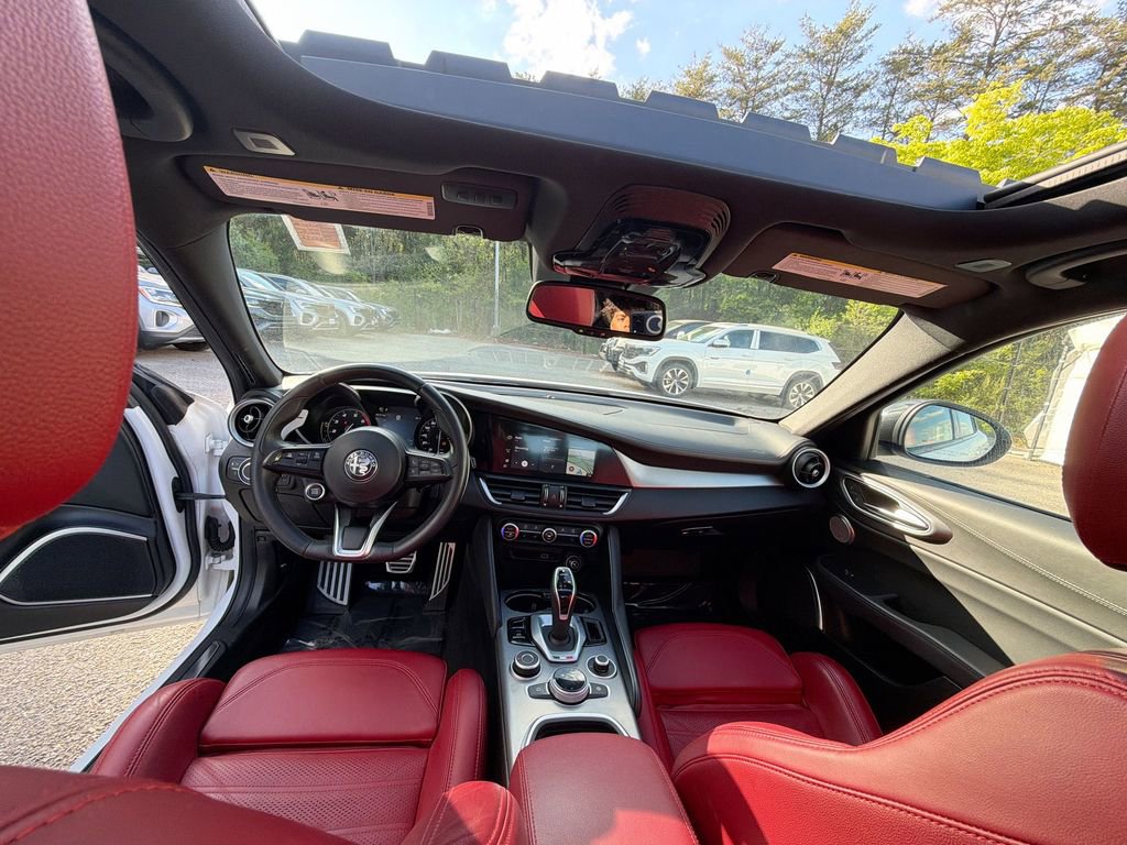 Used 2022 Alfa Romeo Giulia Veloce image 23
