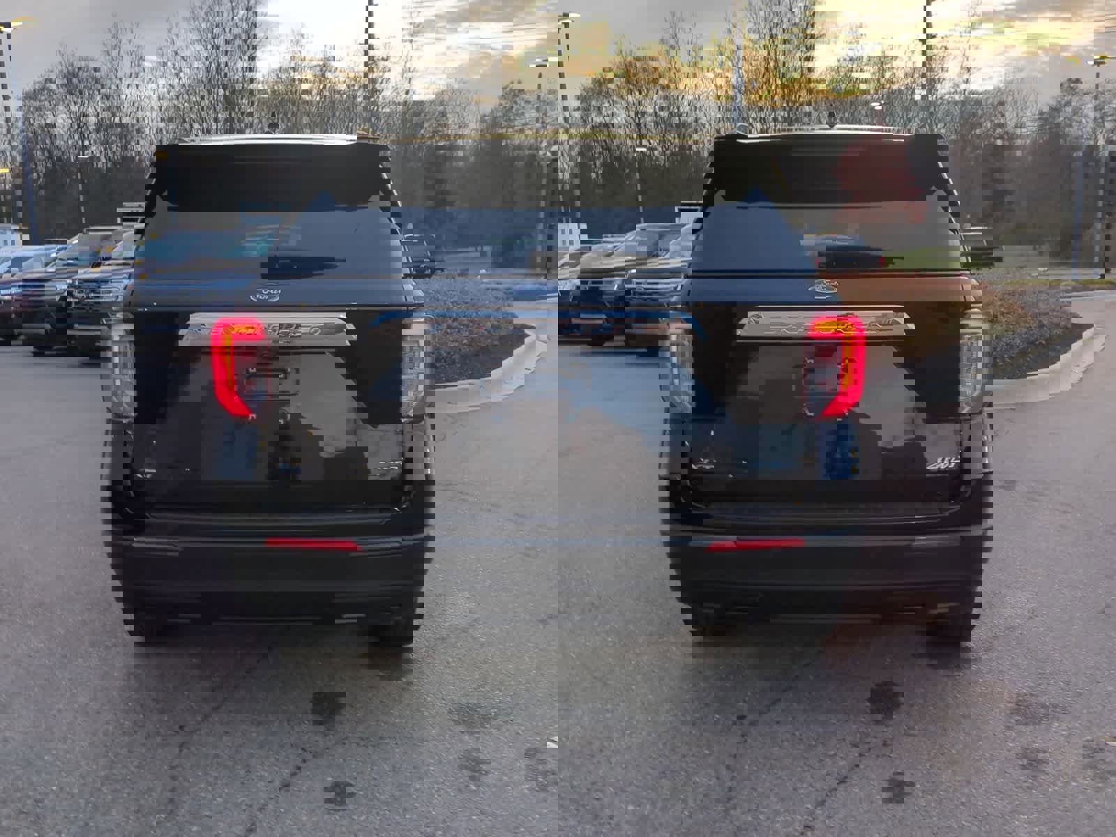 Used 2023 Ford Explorer XLT image 7