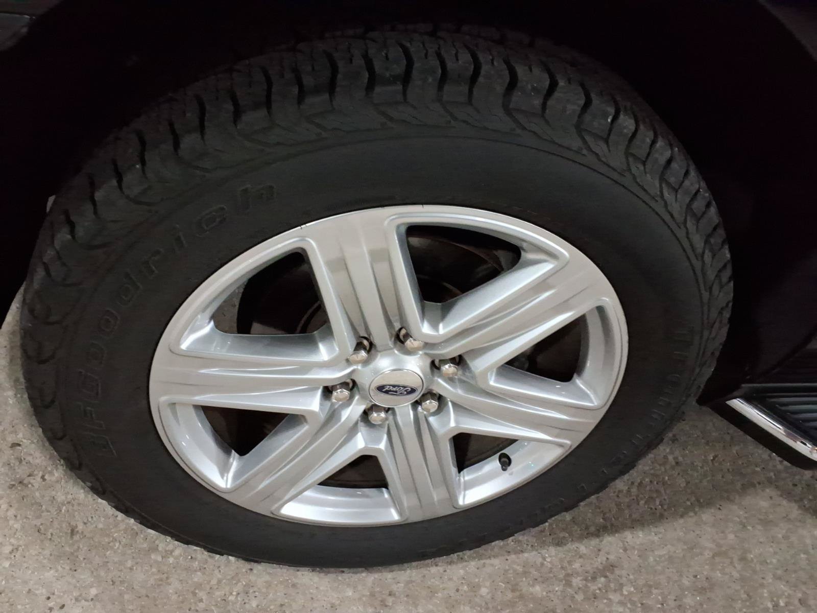 Used 2018 Ford Expedition XLT w/ Equipment Group 202A AWD/4WD image 7