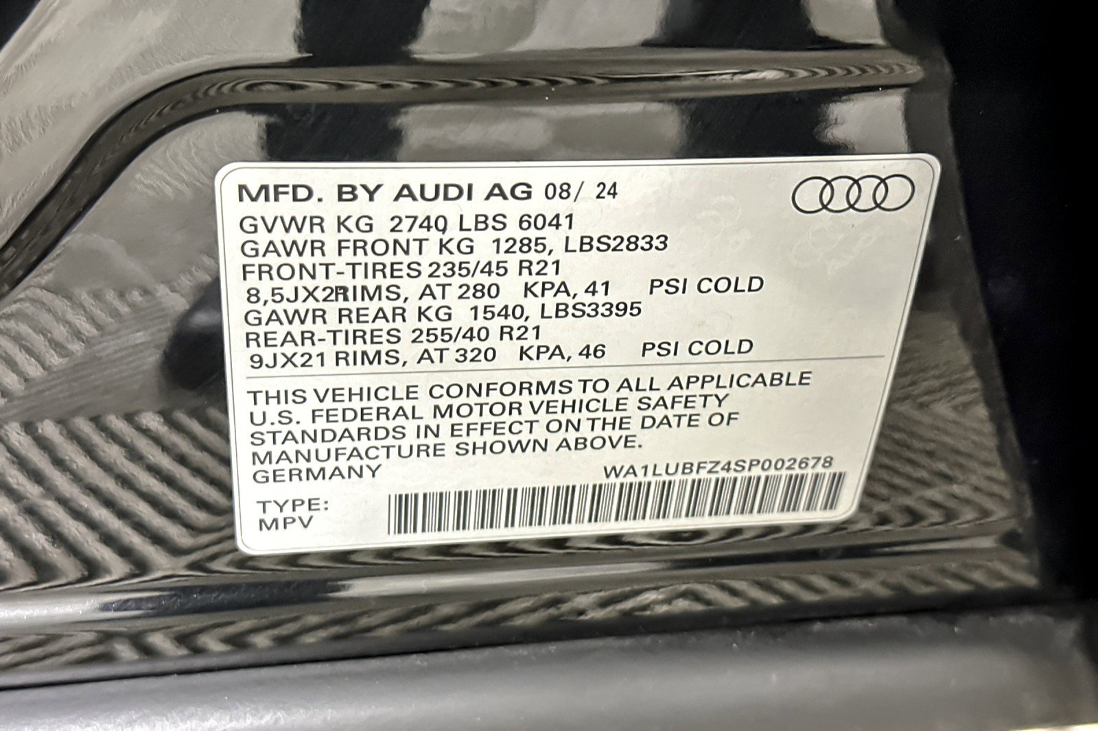 Used 2025 Audi Q4 e-tron Premium Plus image 27