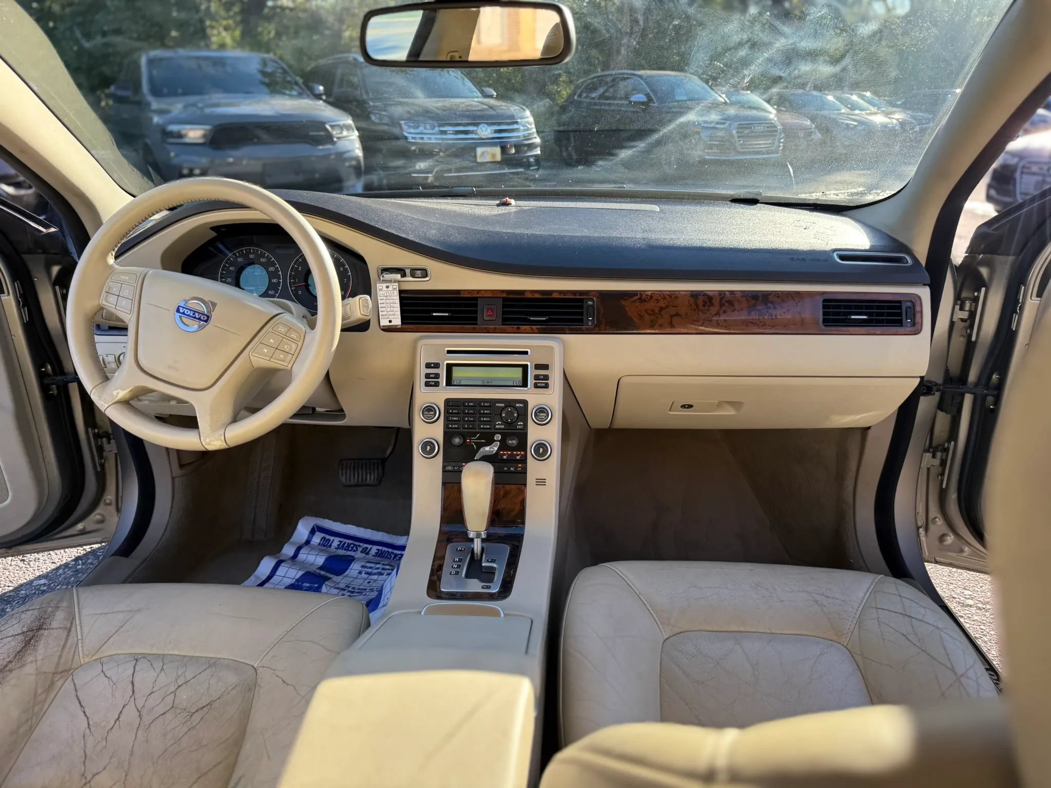 Used 2010 Volvo V70 R-Design FWD image 25
