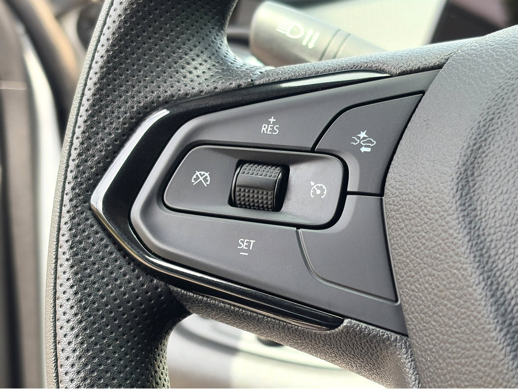 Used 2025 Chevrolet Trax LT FWD image 13