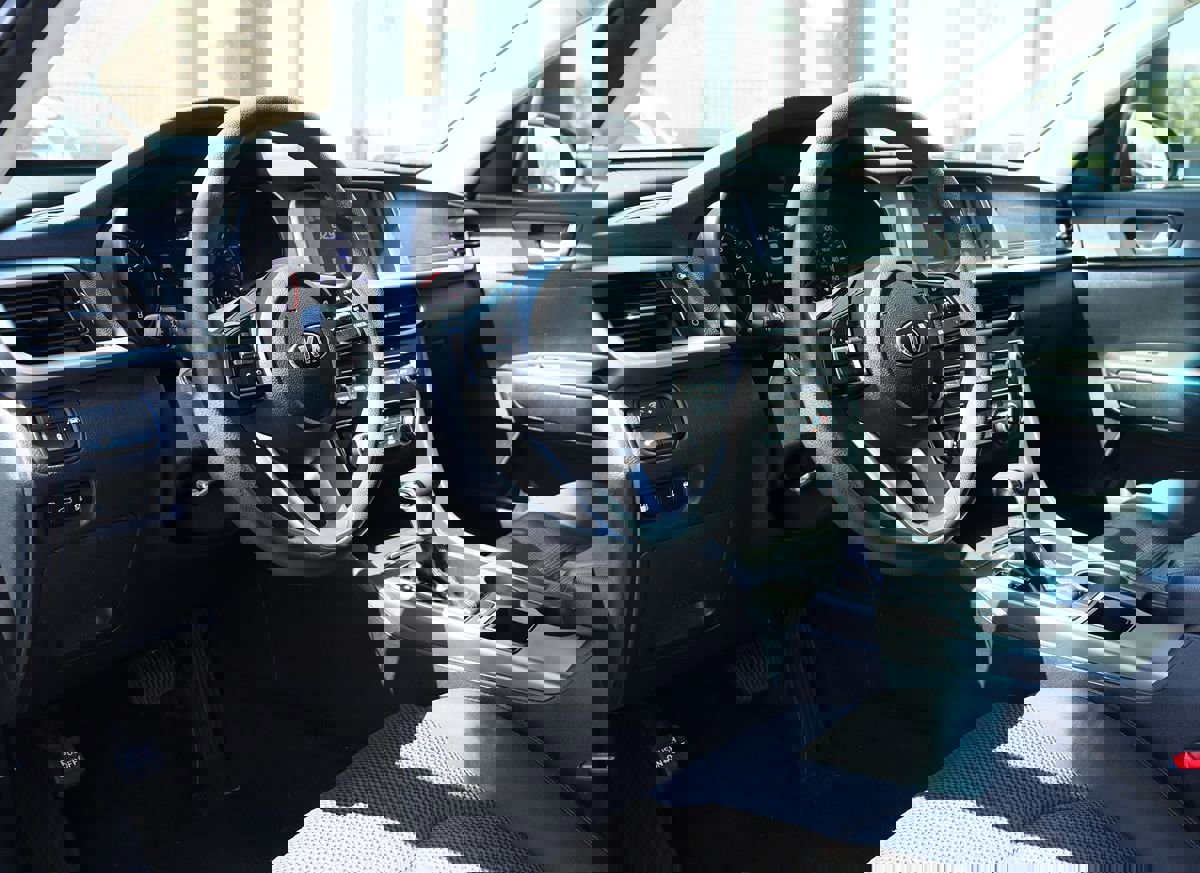 Used 2020 Kia Optima LX image 39