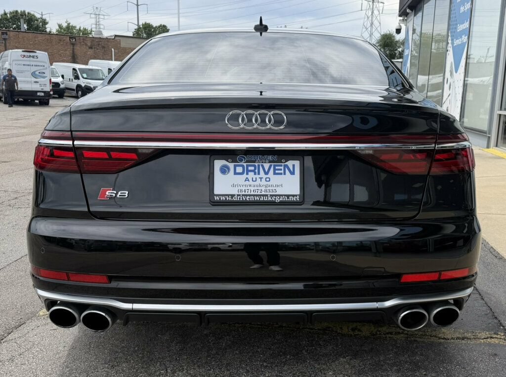 Used 2022 Audi S8 w/ S8 Comfort Plus Package AWD/4WD image 4