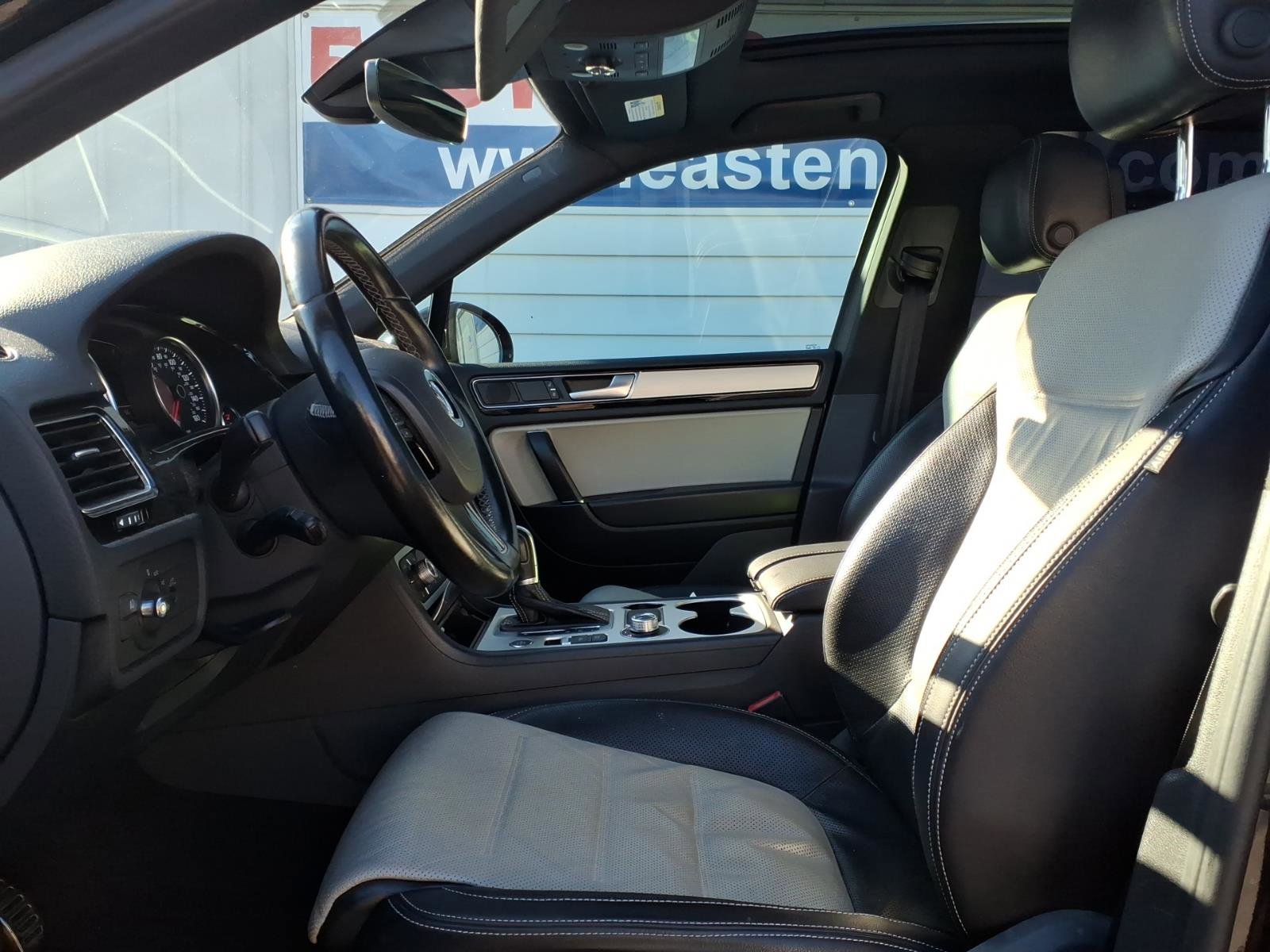 Used 2017 Volkswagen Touareg Wolfsburg Edition AWD/4WD image 7