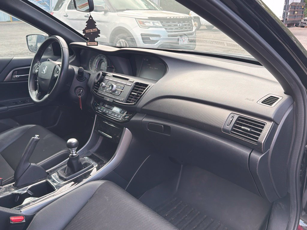 Used 2017 Honda Accord Sport image 15