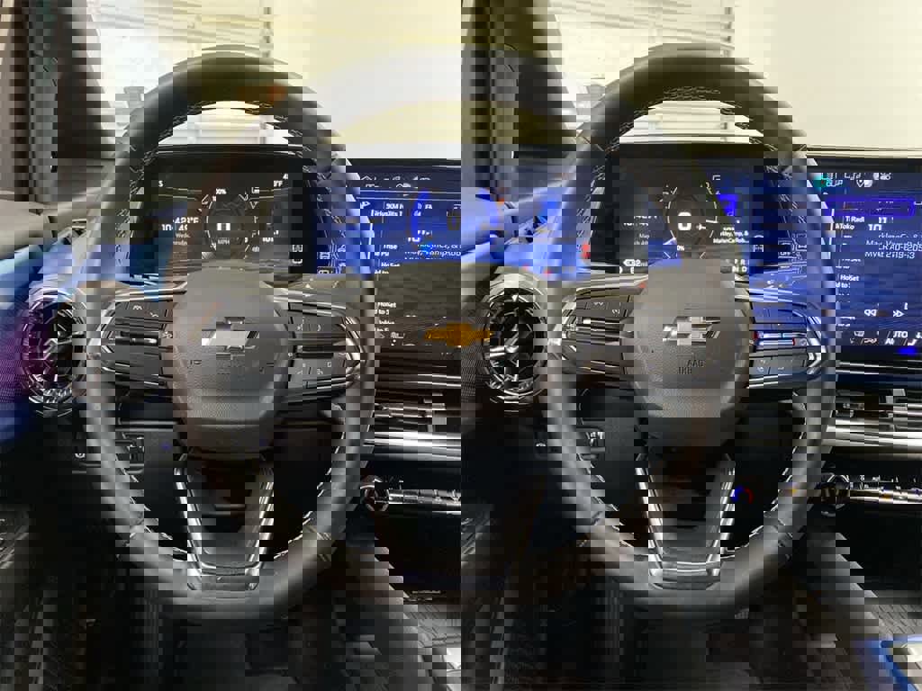 Used 2025 Chevrolet Equinox EV LT w/ Convenience Package image 19