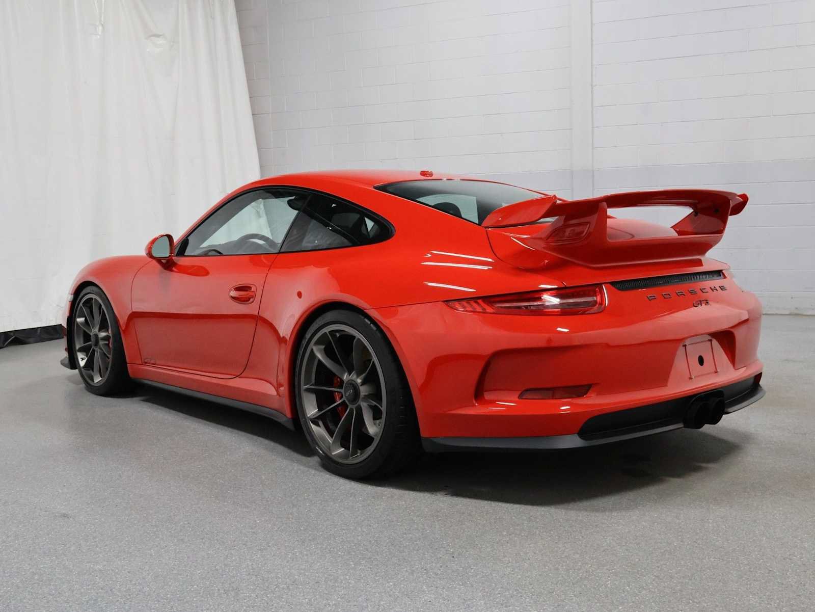 Used 2015 Porsche 911 GT3 RWD image 3