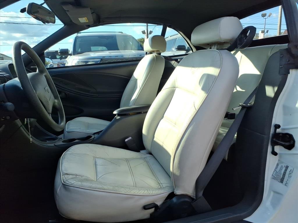 Used 2000 Ford Mustang Convertible image 9