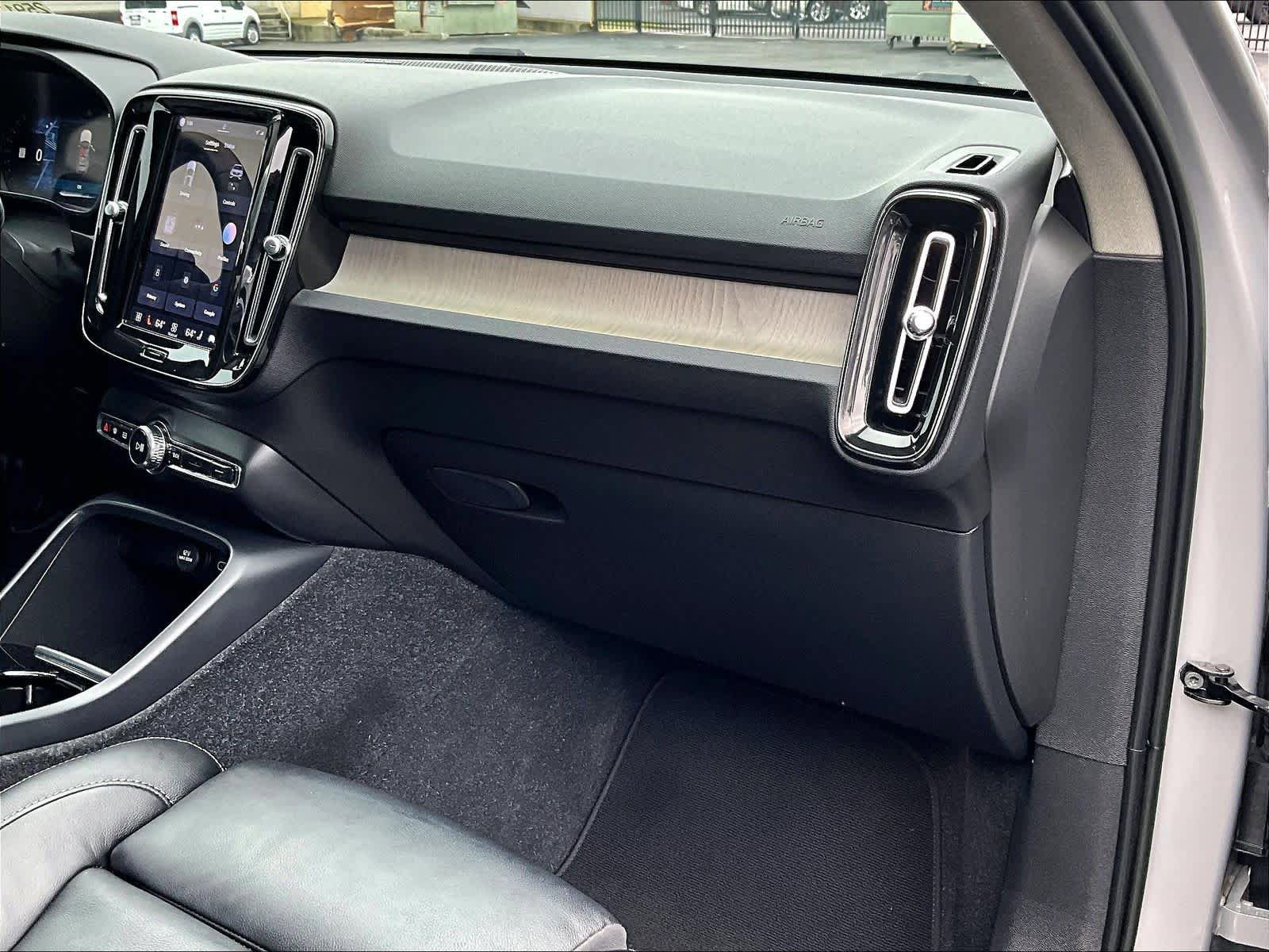 Used 2023 Volvo XC40 B5 Ultimate AWD/4WD image 19