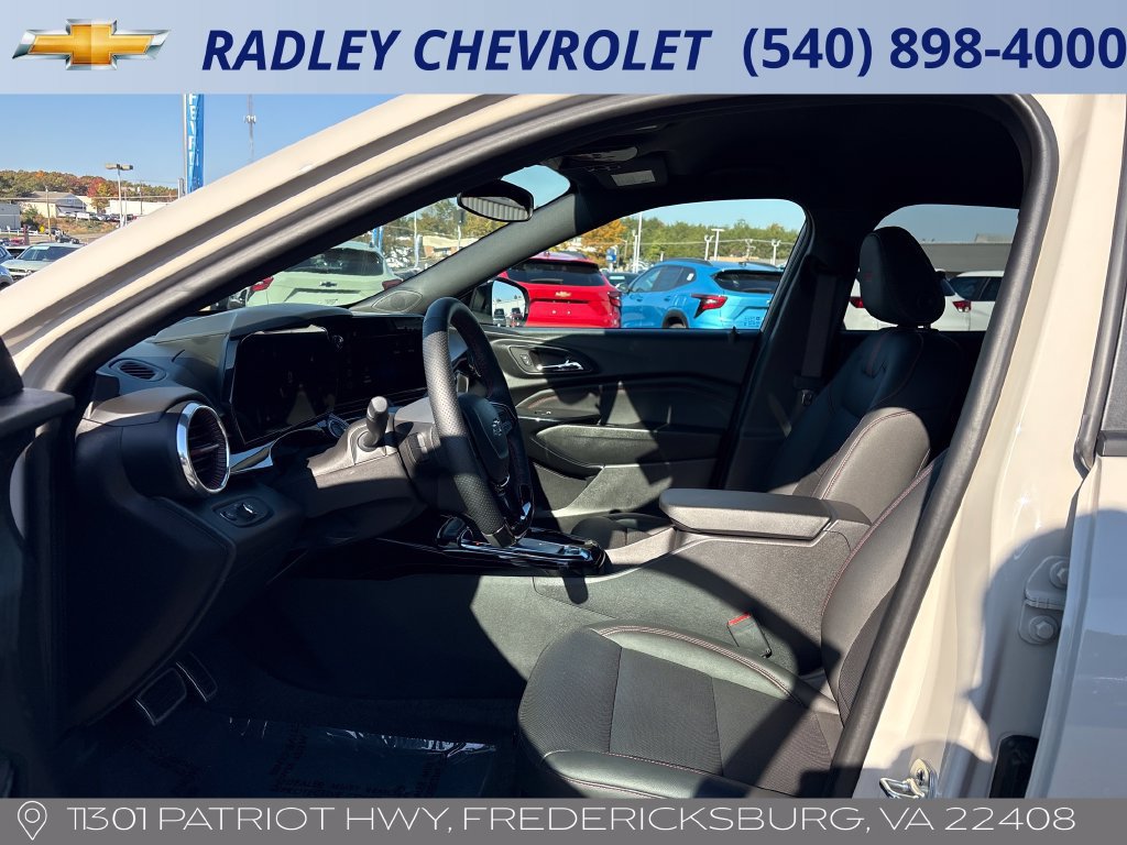 Certified 2026 Chevrolet Trax RS FWD image 3