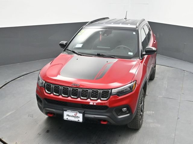 Used 2025 Jeep Compass Trailhawk AWD/4WD image 30
