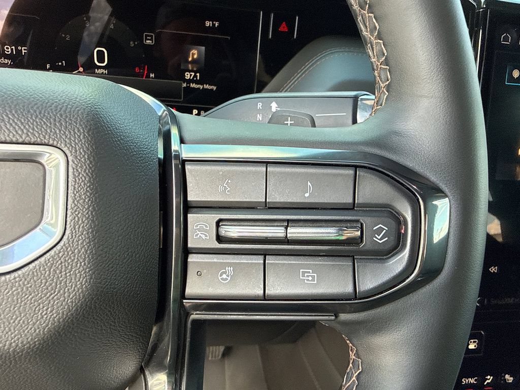 Used 2025 GMC Yukon AT4 AWD/4WD image 27
