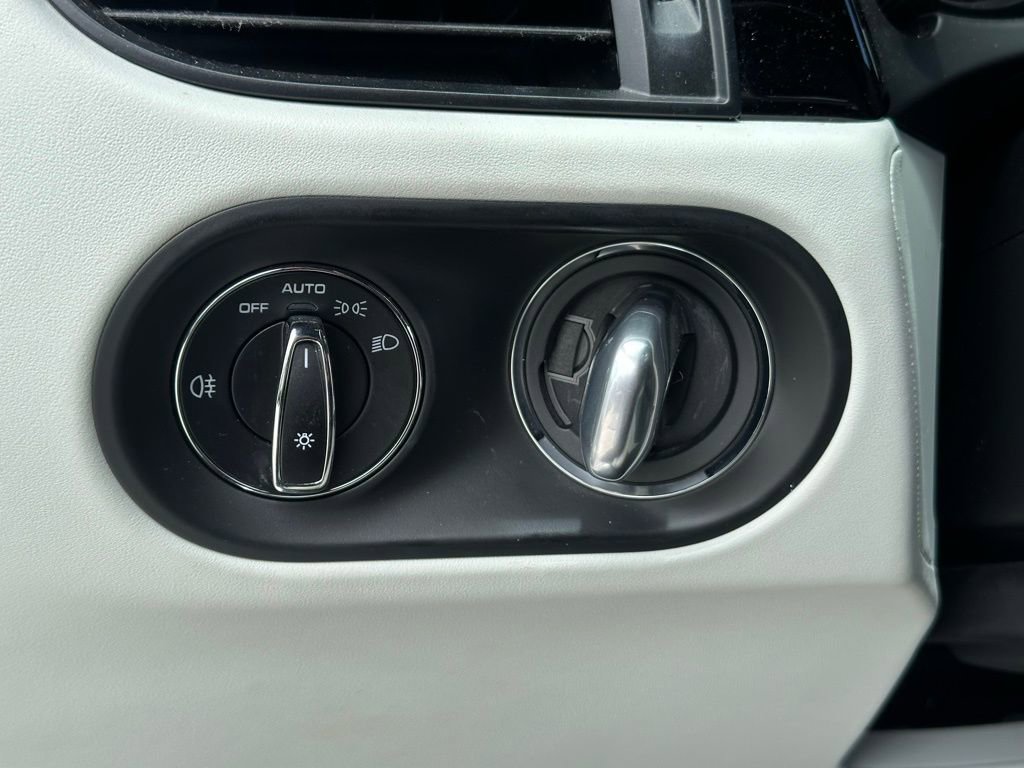 Certified 2023 Porsche Macan S image 36