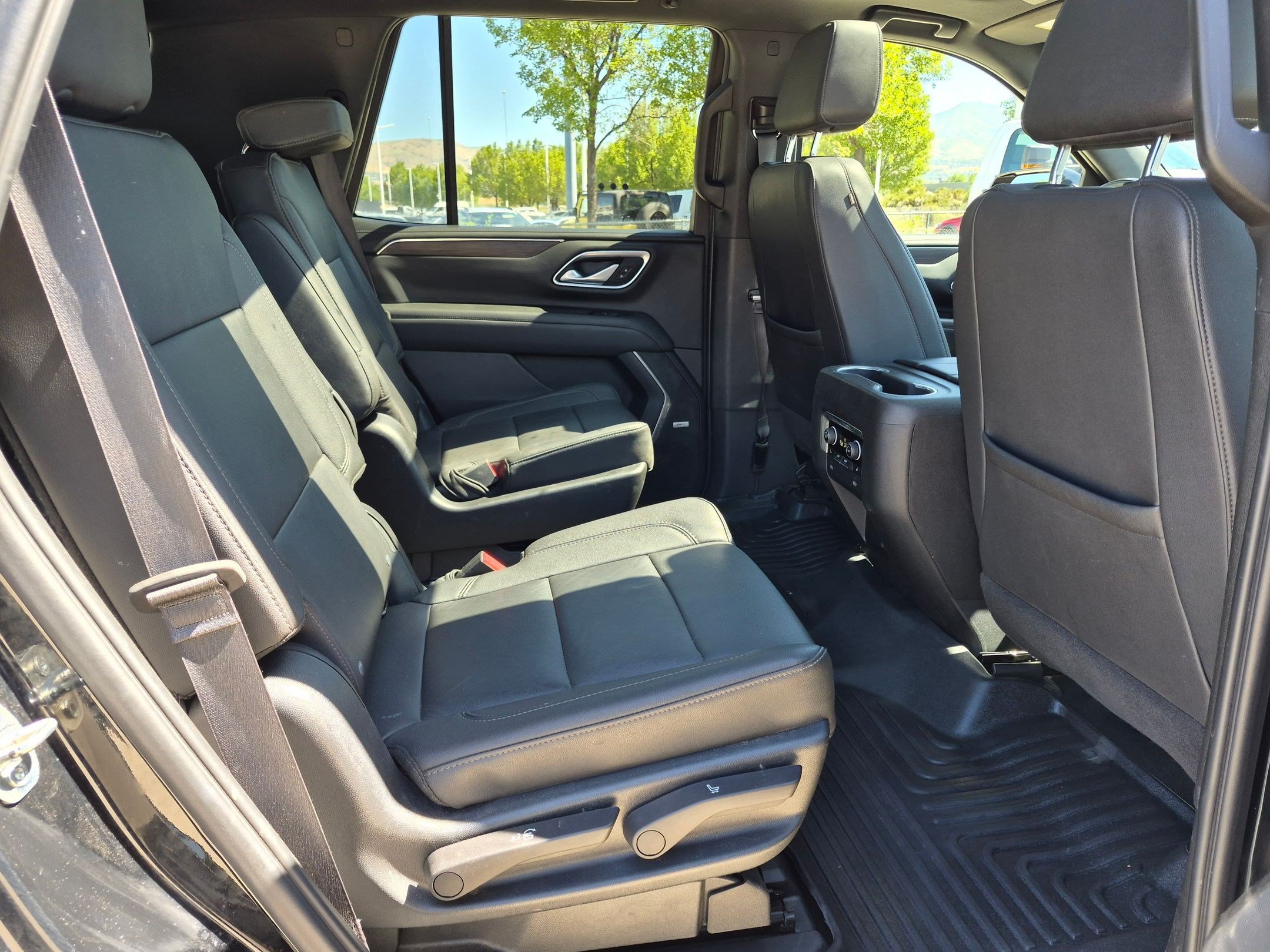Certified 2023 Chevrolet Tahoe LT w/ Luxury Package AWD/4WD image 32
