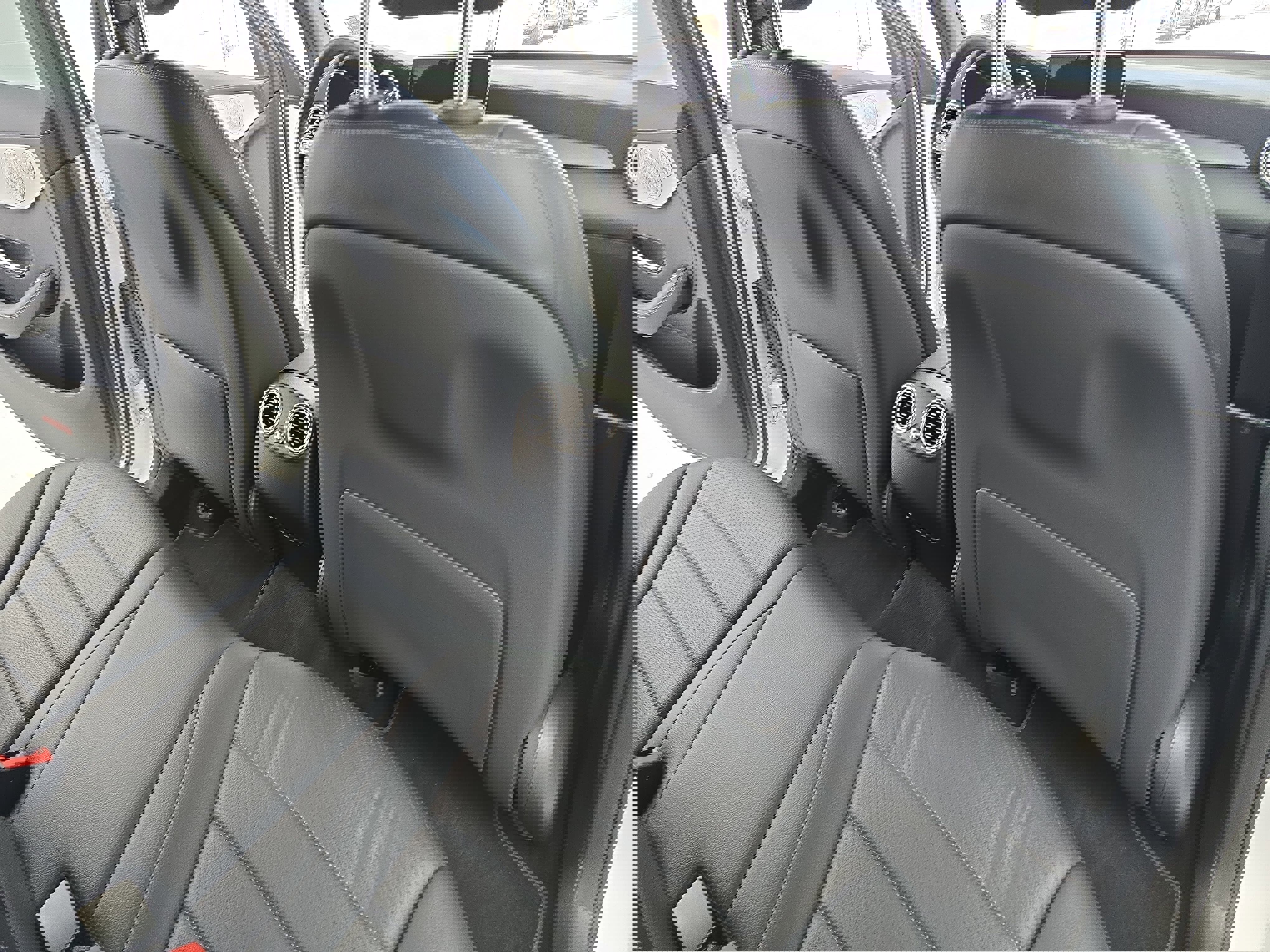 Used 2023 Mercedes-Benz GLC 300 4MATIC Coupe image 11