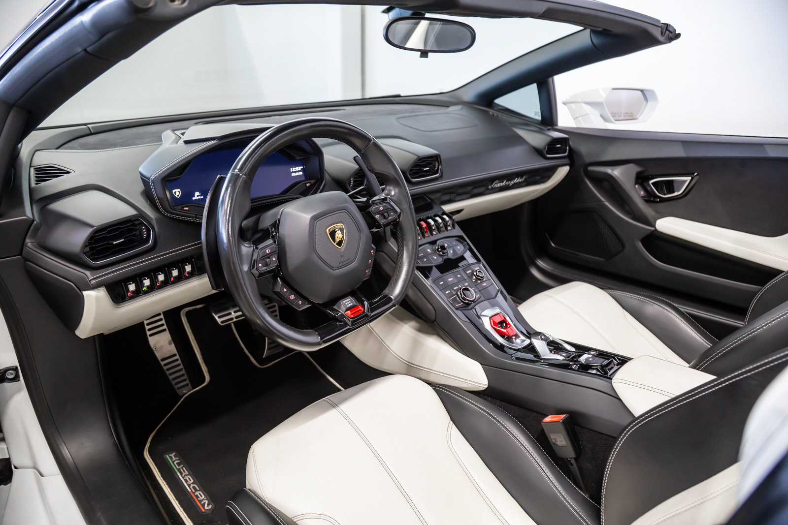 Used 2017 Lamborghini Huracan LP 610-4 AWD/4WD image 35