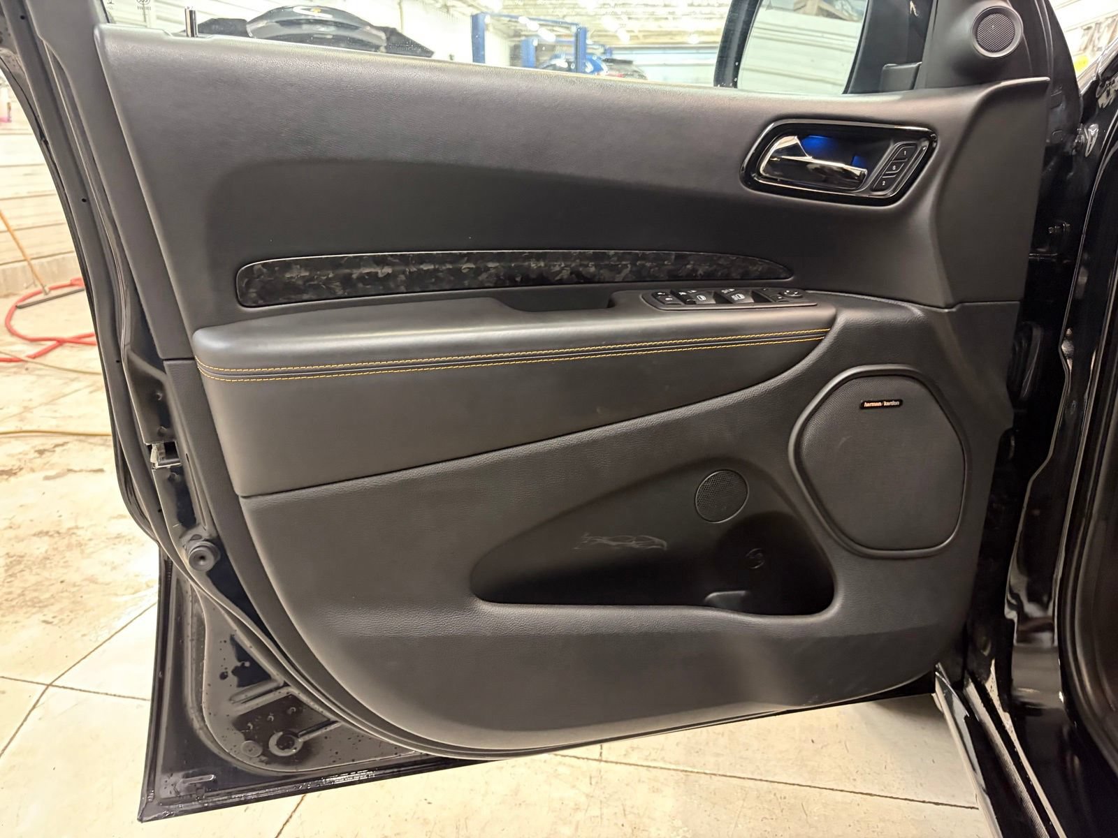 Used 2022 Dodge Durango R/T w/ Hemi Orange Plus Package AWD/4WD image 9