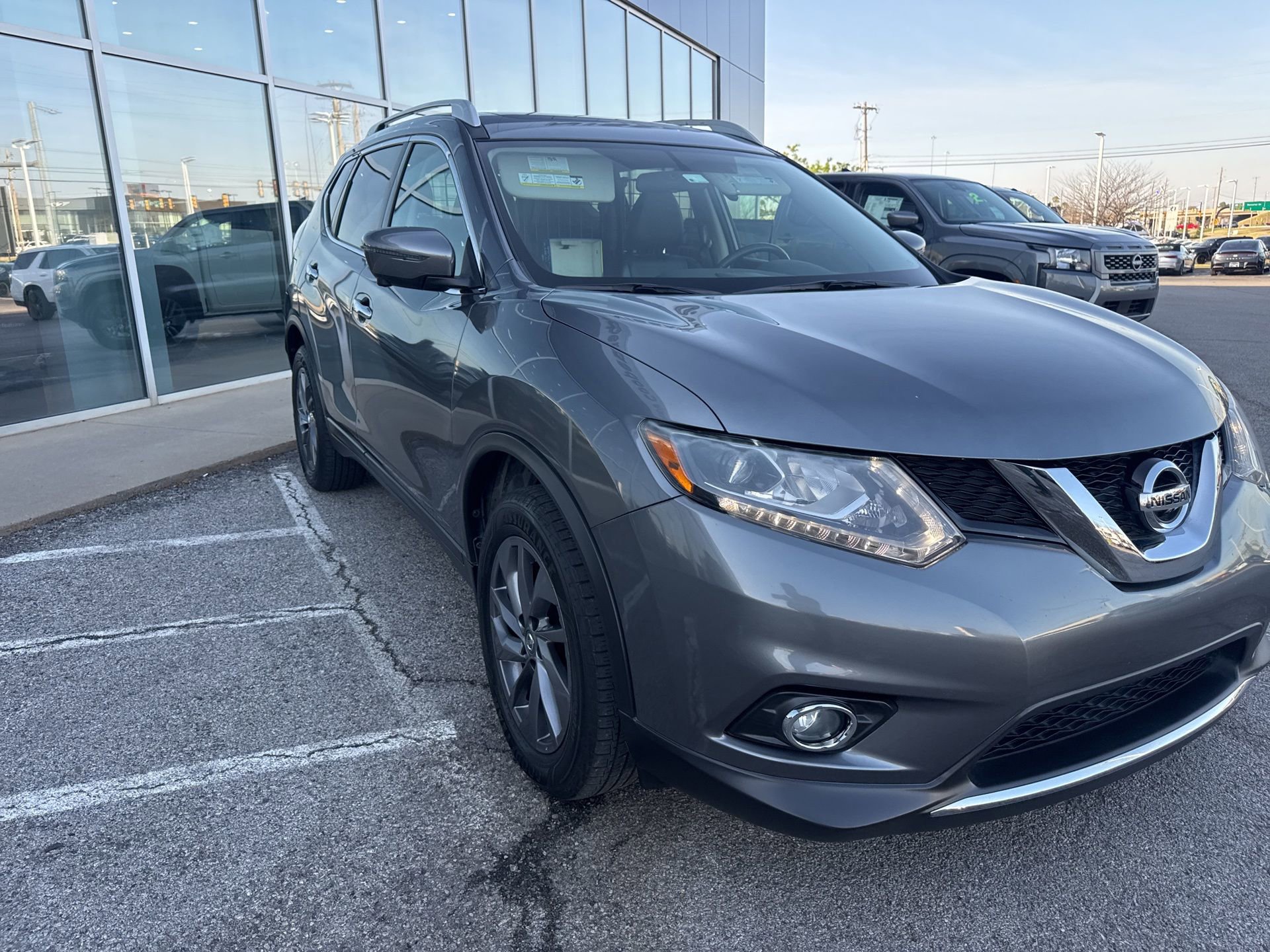 Used 2016 Nissan Rogue SL w/ SL Premium Package image 3