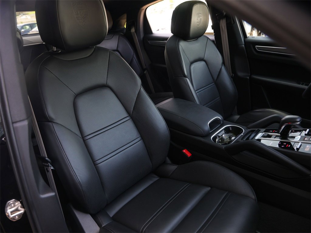 Certified 2023 Porsche Cayenne Platinum Edition image 41