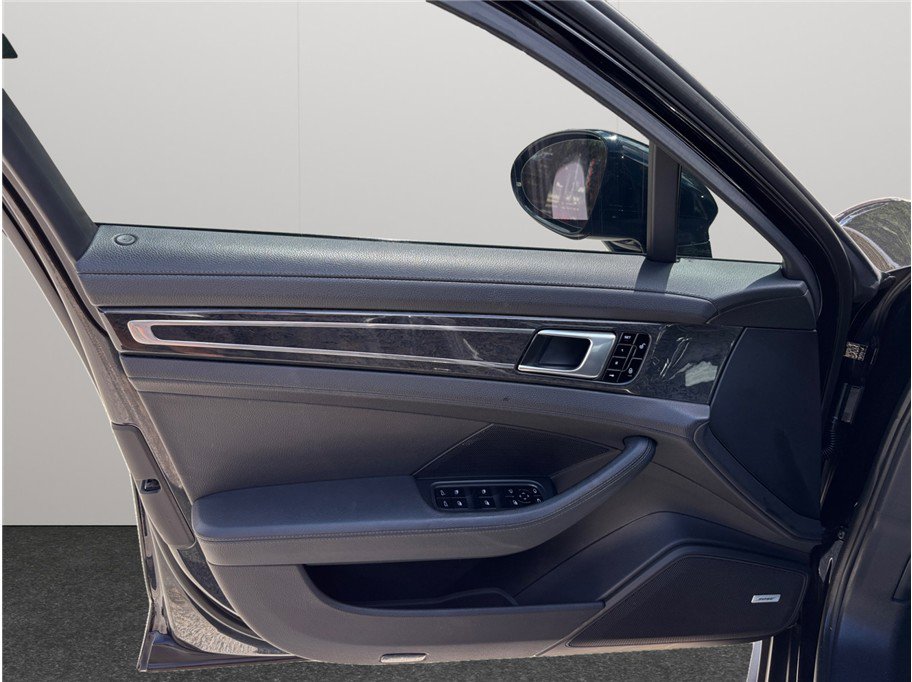 Used 2017 Porsche Panamera 4S image 21