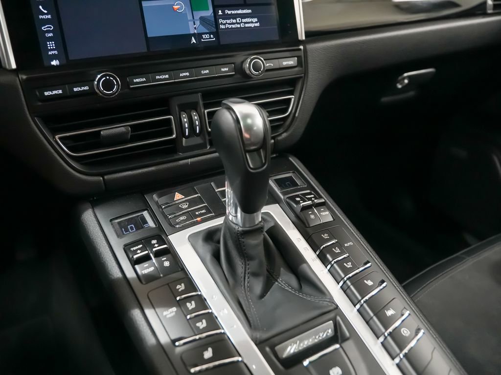 Certified 2021 Porsche Macan S AWD/4WD image 33