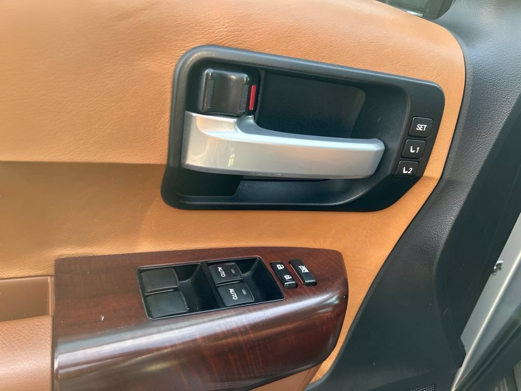 Used 2014 Toyota Sequoia Platinum RWD image 17