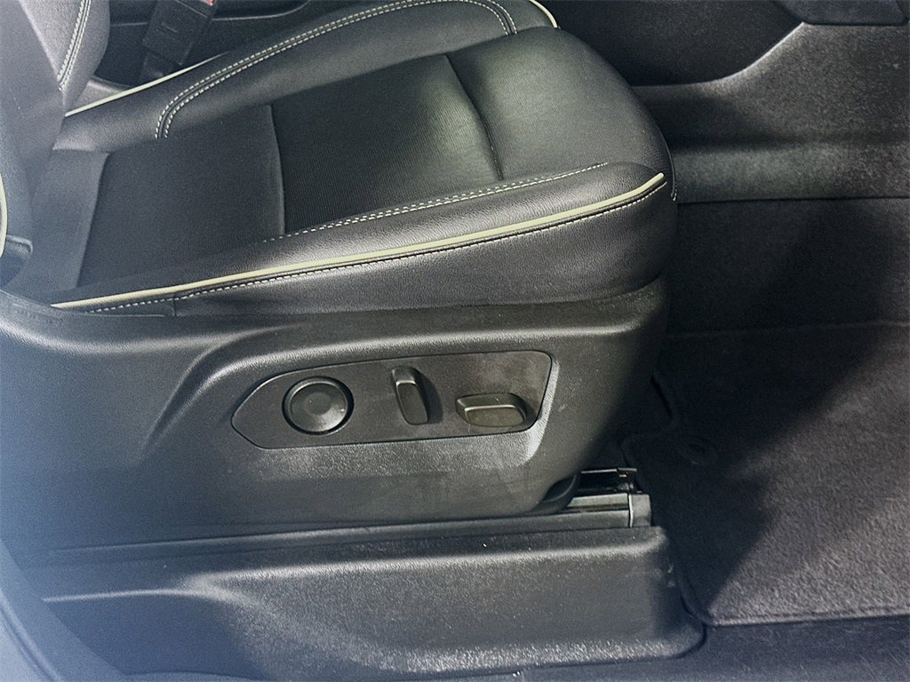 Used 2023 Chevrolet Suburban Premier image 23