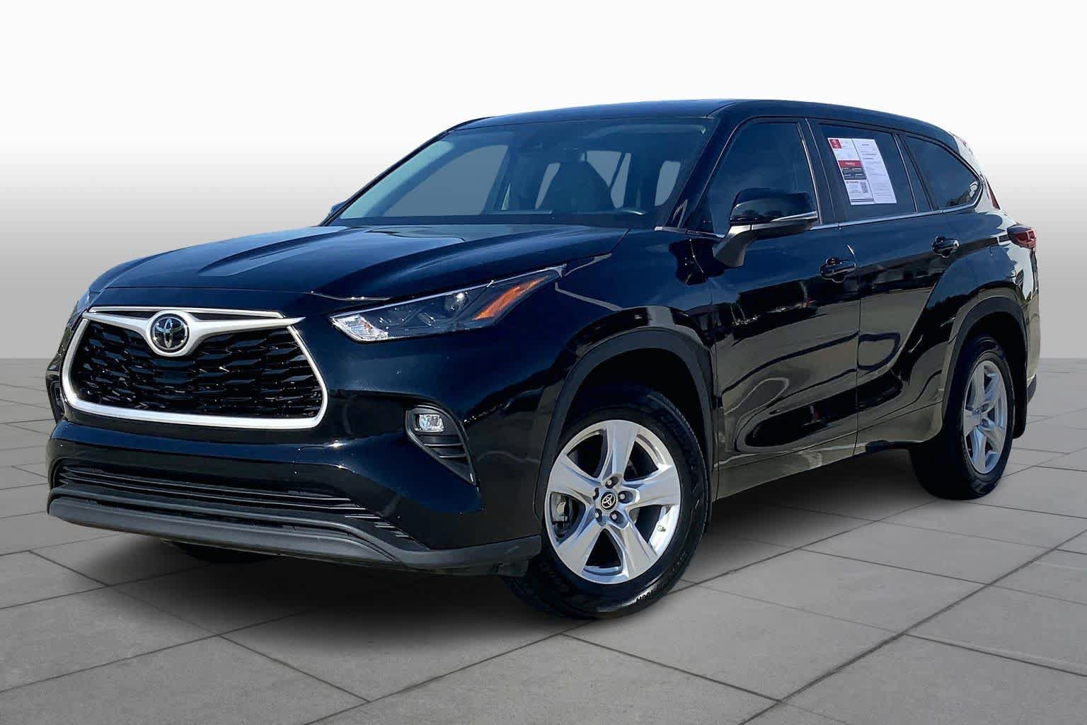 Used 2023 Toyota Highlander LE AWD/4WD image 2