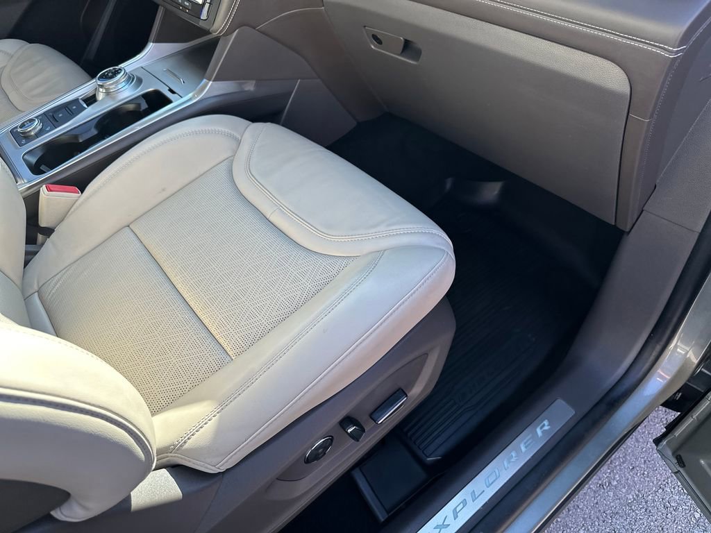 Used 2020 Ford Explorer Platinum w/ Premium Technology Package AWD/4WD image 37