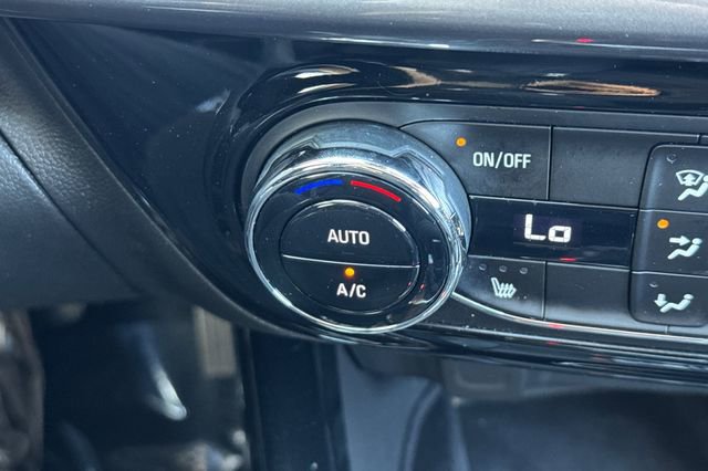 Used 2025 Chevrolet Trax ACTIV w/ Sunroof Package FWD image 29
