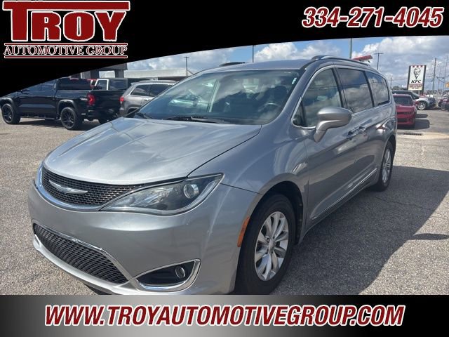 Used 2018 Chrysler Pacifica Touring-L image 11