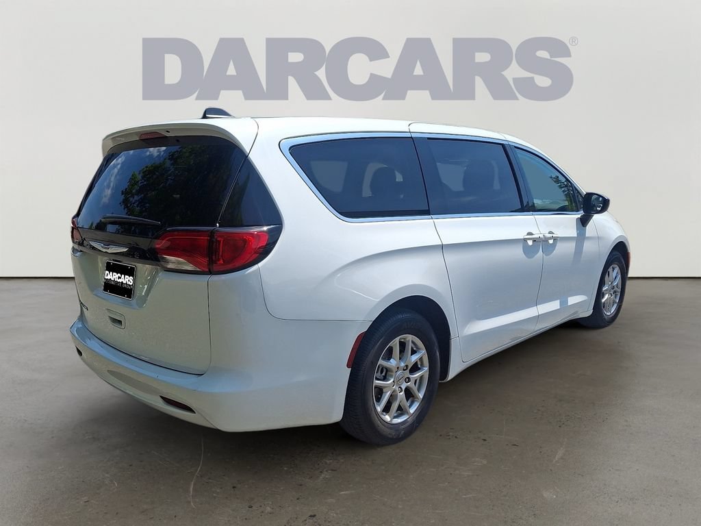 Used 2024 Chrysler Voyager LX FWD image 7