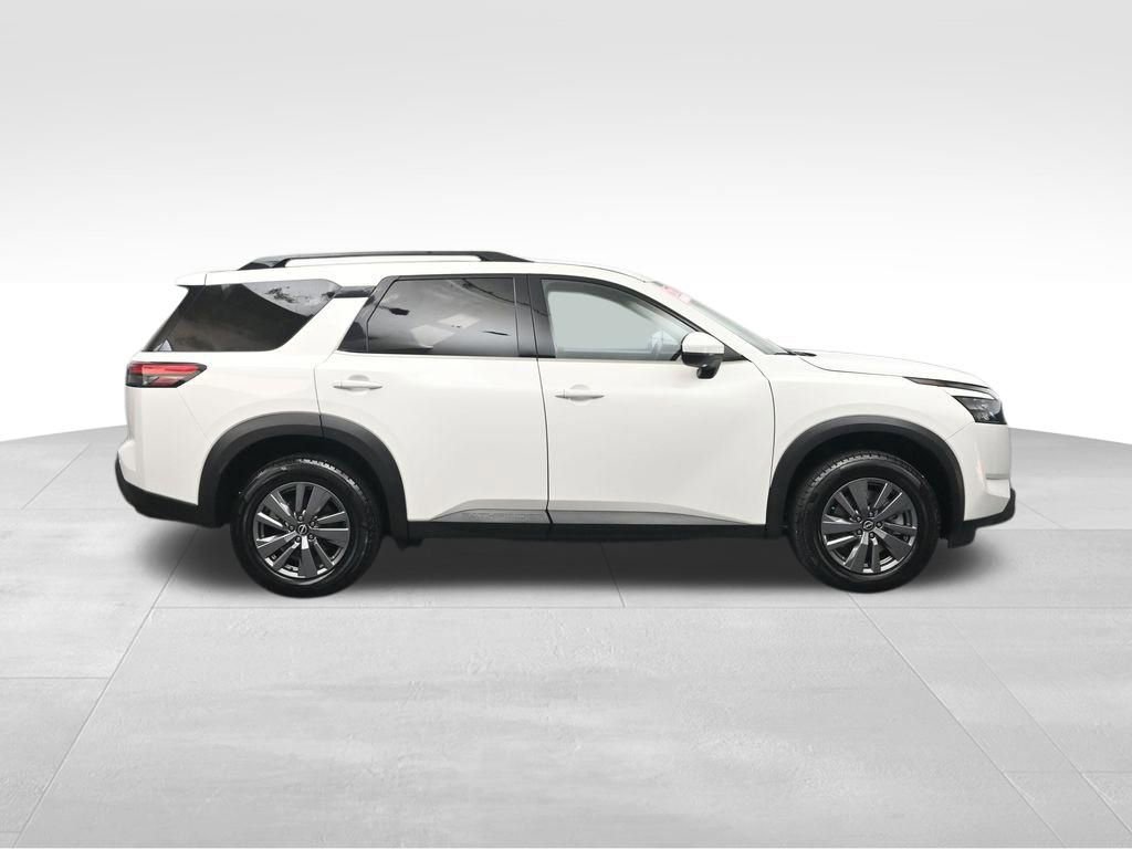 Used 2025 Nissan Pathfinder SV image 6