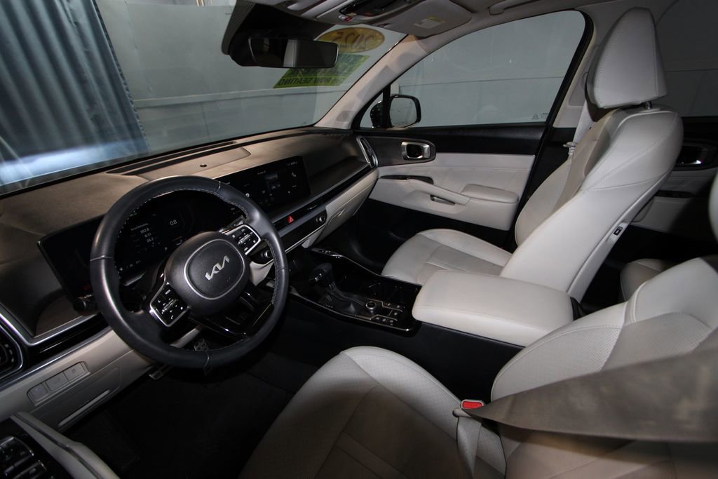 Used 2025 Kia Sorento SX AWD/4WD image 2
