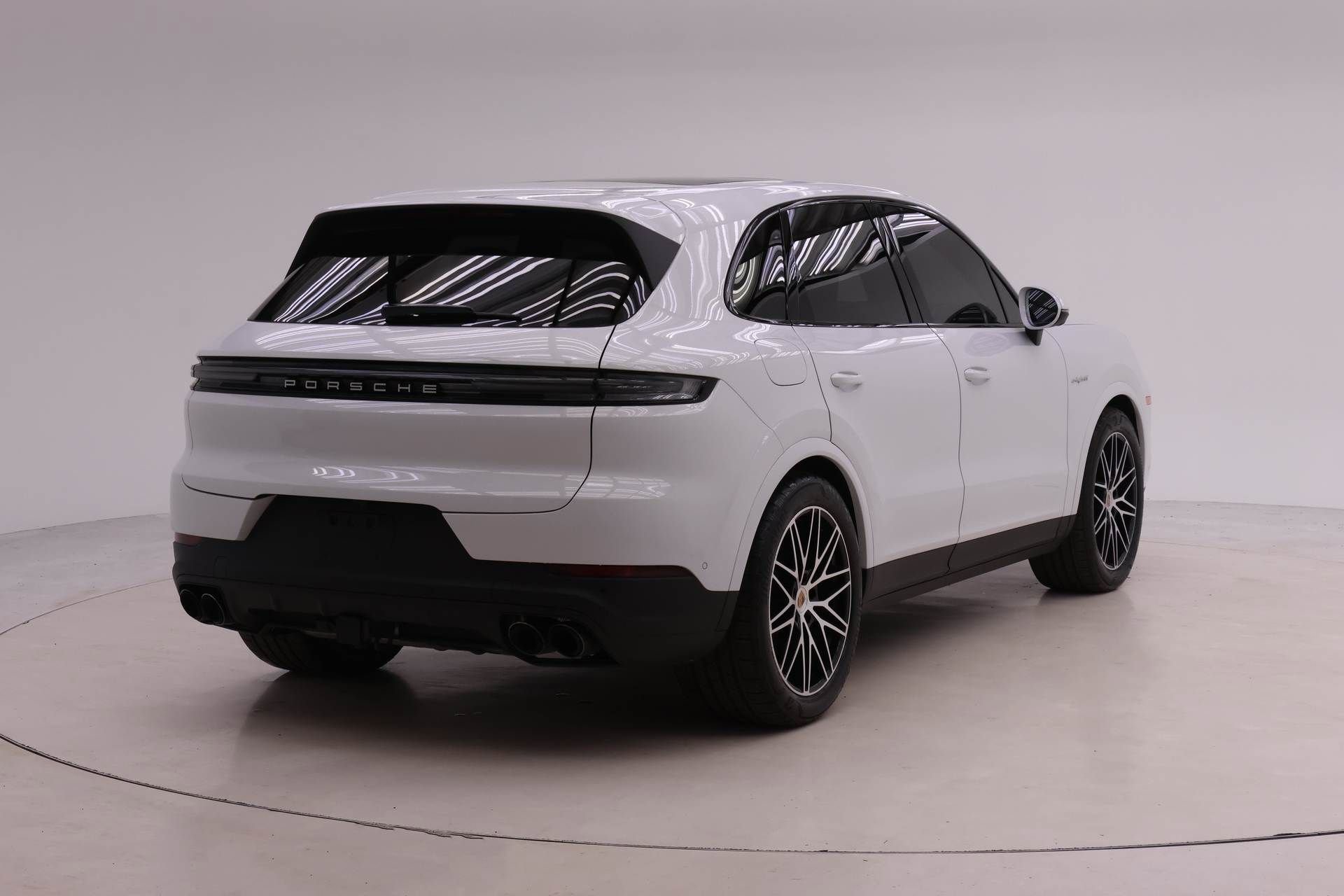 Certified 2025 Porsche Cayenne S image 6