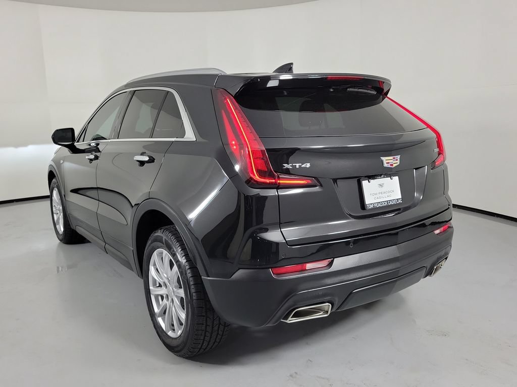 Used 2023 Cadillac XT4 Luxury w/ Cold Weather Package FWD image 3