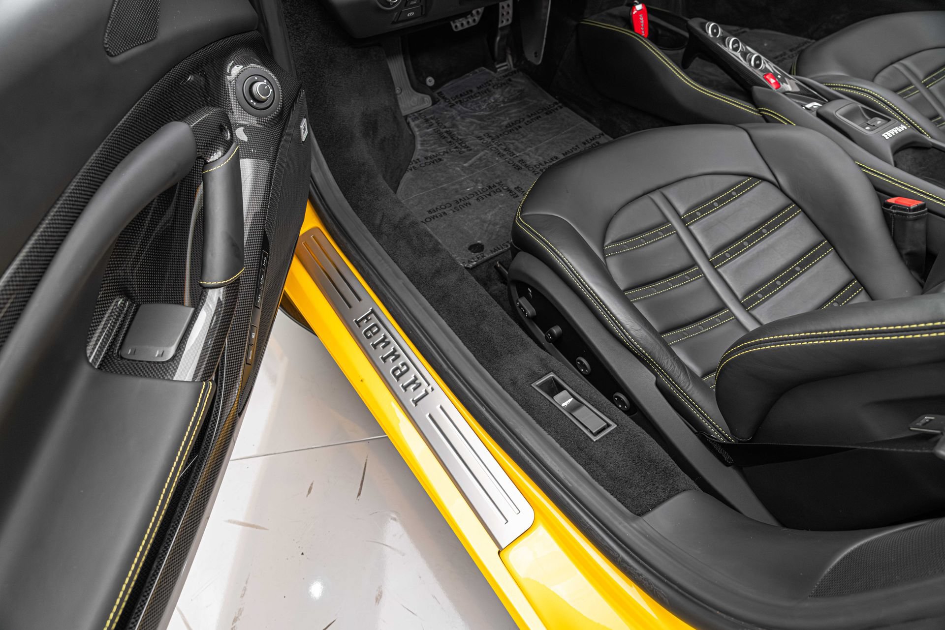 Certified 2022 Ferrari F8 Tributo RWD image 38