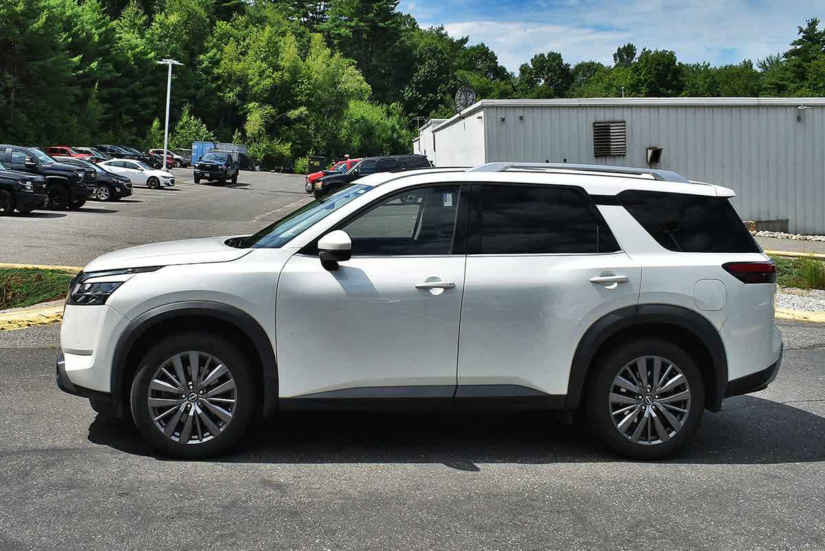 Used 2024 Nissan Pathfinder SL w/ SL Premium Package AWD/4WD image 4