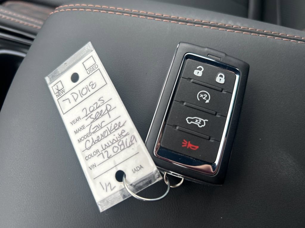 New 2025 Jeep Grand Cherokee Summit image 29