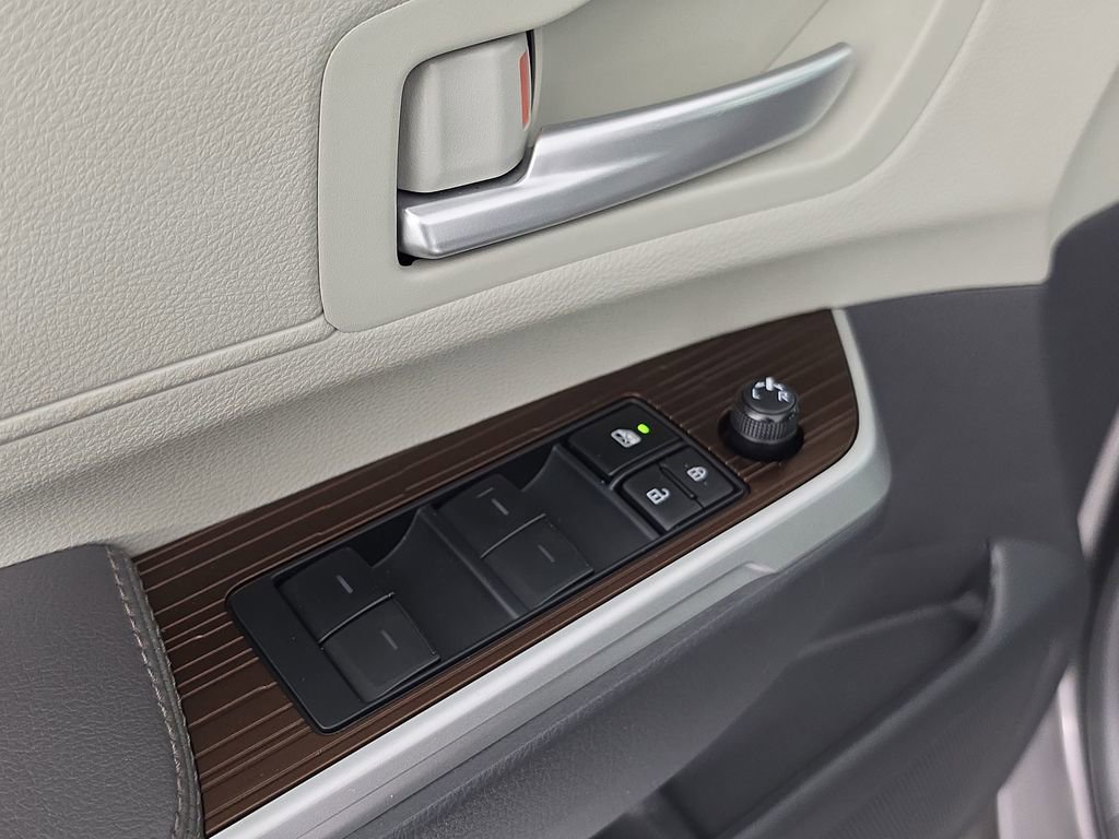 Certified 2024 Toyota Sienna XLE w/ XLE Plus Package FWD image 11
