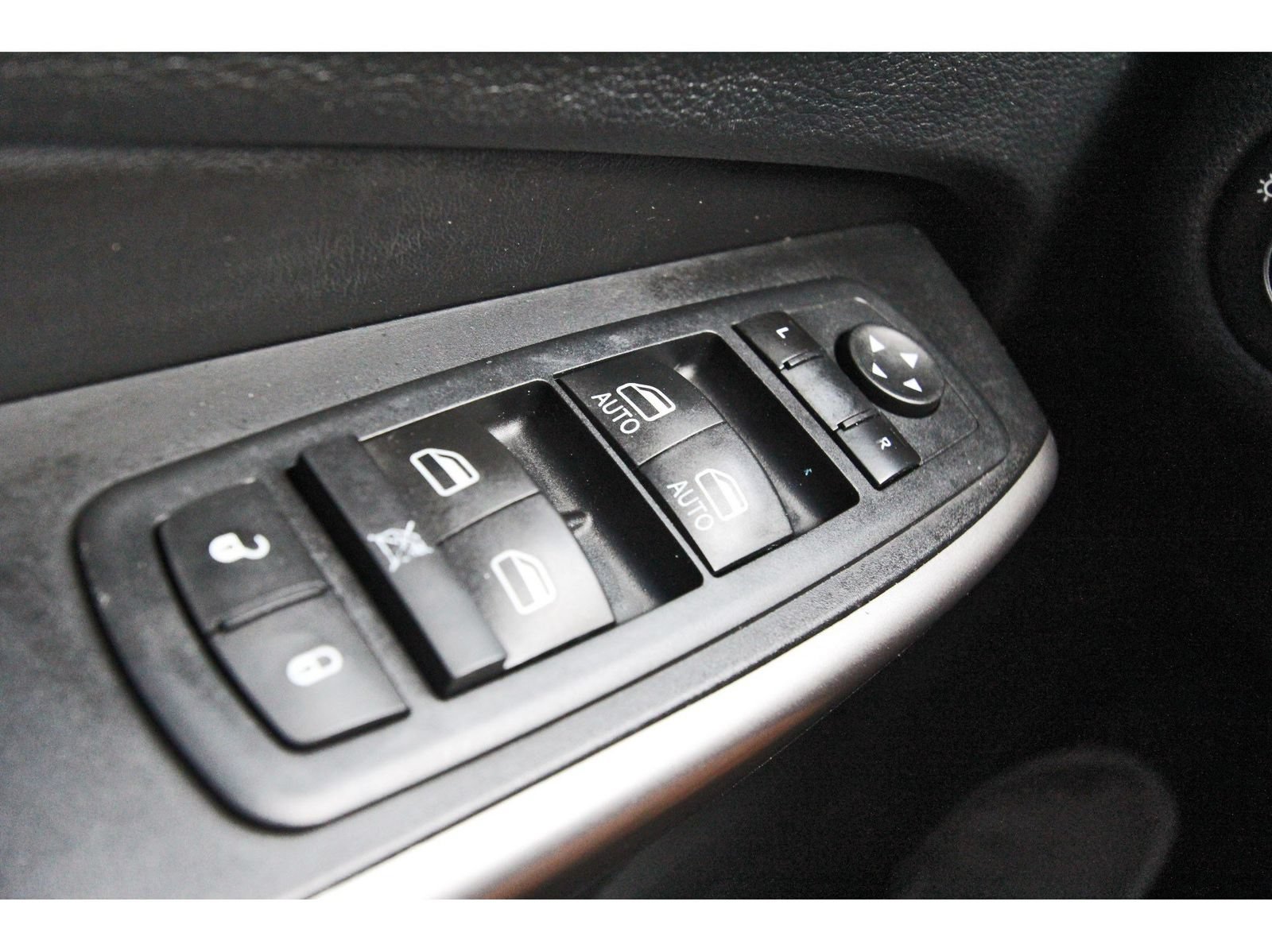 Used 2019 Jeep Cherokee Latitude Plus FWD image 19