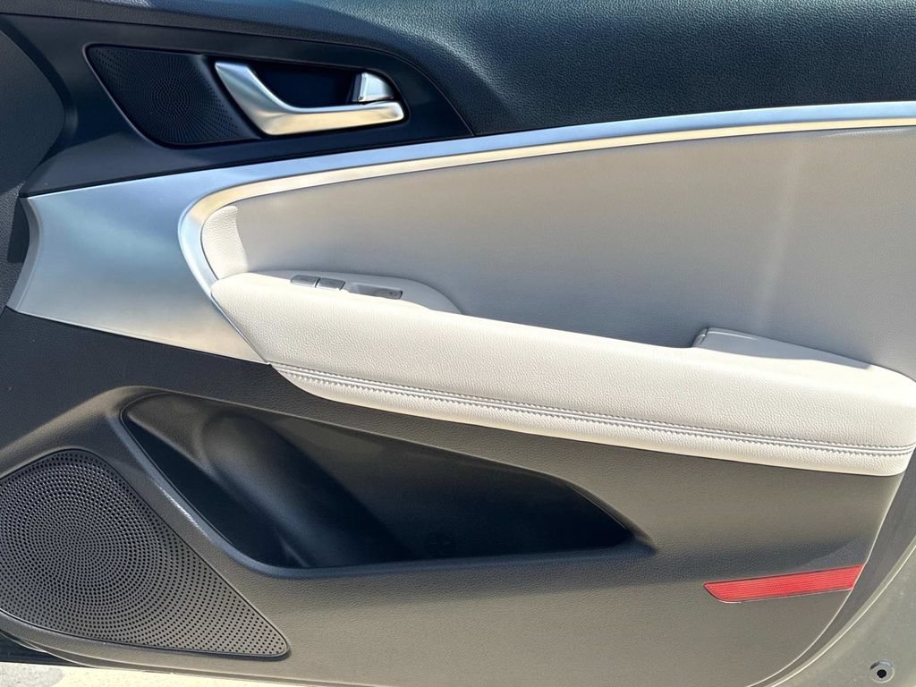Used 2023 Genesis G70 2.0T RWD image 15