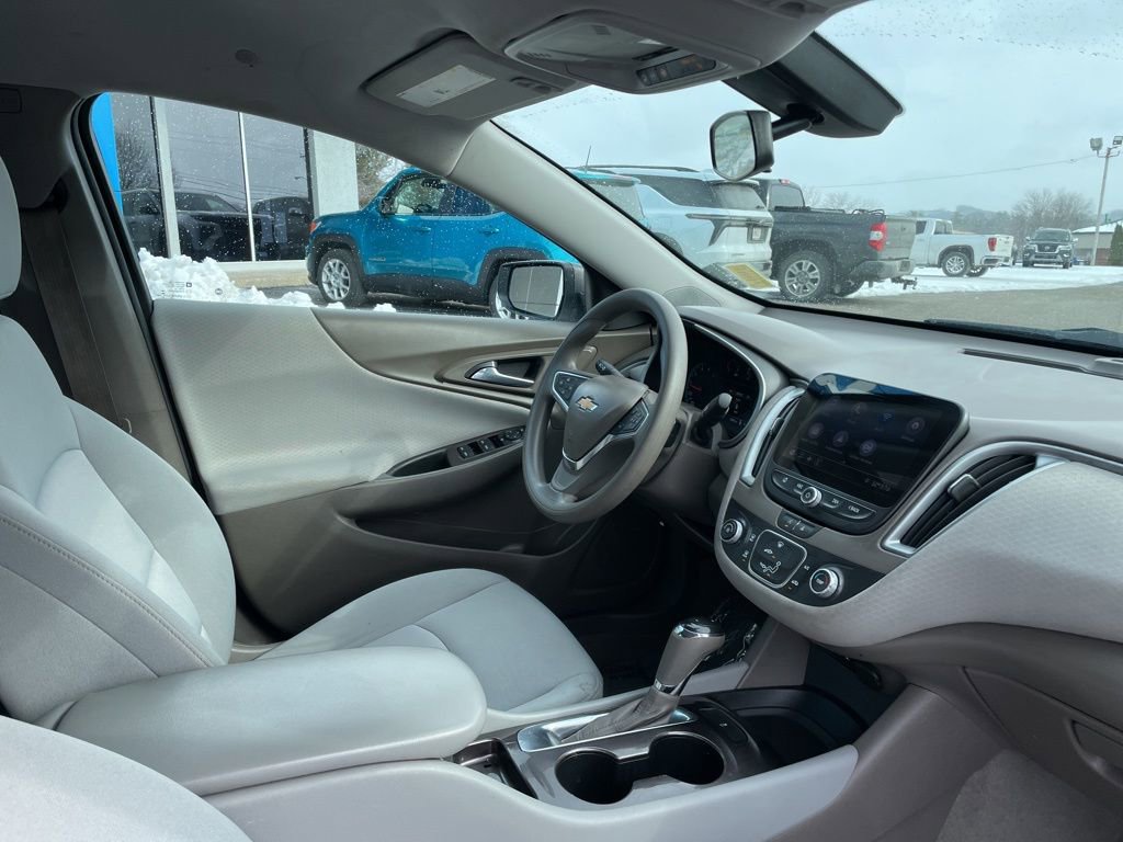 Used 2020 Chevrolet Malibu LS image 27