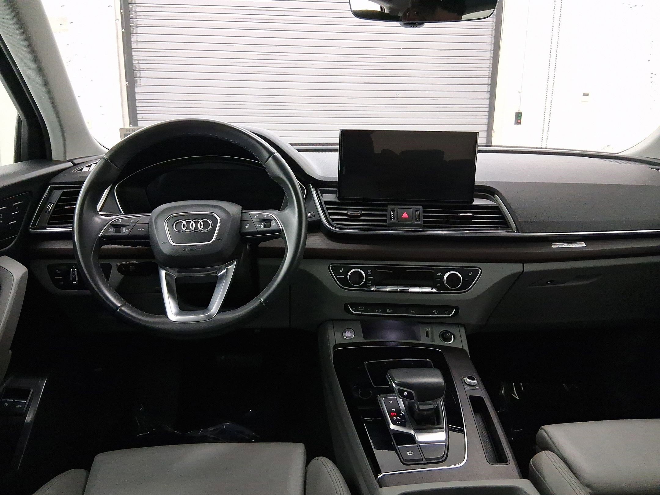 Used 2022 Audi Q5 e Premium w/ Convenience Package image 4